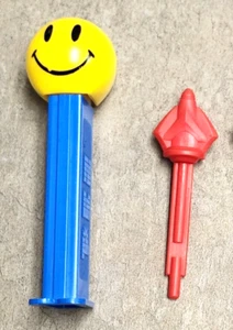 2015 Fisher Price Imaginext DC Batmobile Replacement Part ~ Red Missile - Picture 1 of 3