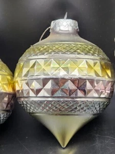 4 Vintage Metallic Color Ornament Acrylic Round Teardrop 3" × 3.5" - Picture 1 of 5