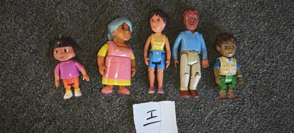 Dora The Explorer Dollhouse FAMILY Figs LOT 5 Dora MAMI Papi DIEGO (I) - Image 1 of 1