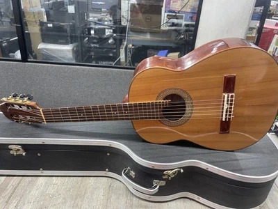 handmade classical guitar-LUIS CUENCA C Vicente cuenca P.AE - Image 1 of 4