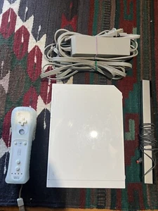 Nintendo Wii Video Game Console RVL-001 White - Picture 1 of 4