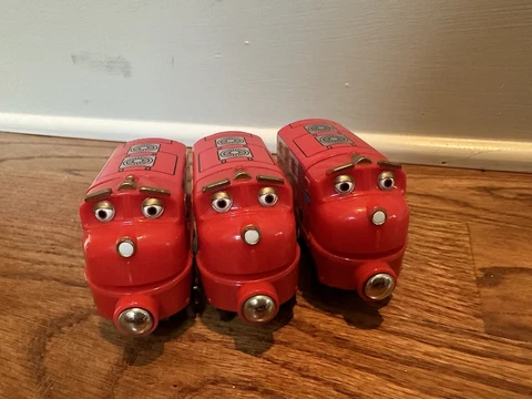 Chuggington Wooden Railway Magnetic Trains - WILSON (Three Available) Cover