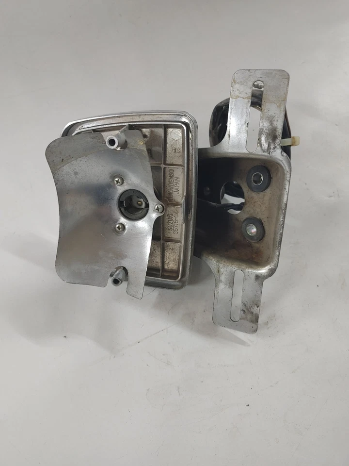 1980 Suzuki GS750 задний фонарь стоп-сигнал задний фонарь 35720-49130-999 (без объектива) - Изображение 1 из 4