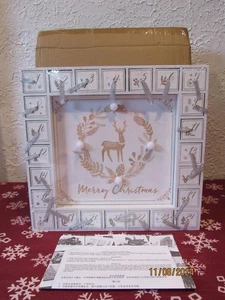 Neu~MERRY CHRISTMAS ADVENTSKALENDER~Holz~beleuchtet~Rentier~Schrank mit Schubladen - Bild 1 von 1