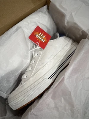 NEW 7.5 Wide Fit Skechers women's arch fit arcade-arcata sneaker White NWT Box - Image 1 of 4