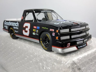 Mike Skinner GM Goodwrench Service 1995 NASCAR 1:24 Diecast Racing Champions Foto 1 de 4