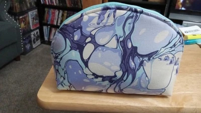 Mystical Clam Shell Cosmetic Bag Medium Size In Shades Of Blue And White - Изображение 1 из 4