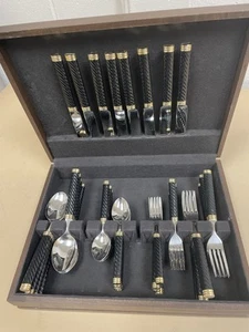 Cubiertos de acero inoxidable Laslo de 40 piezas para Mikasa negro y dorado para 8 fundas - Imagen 1 de 6