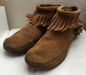 Minnetonka Moccasin Concho Feather Women’s Booties Size 7 Fringe Side Zip - Picture 1 of 7