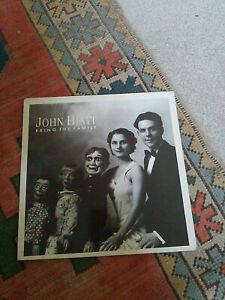 John Hiatt - Bring The Family - LP UK 1st  LYRICS INNER - EXCELLENT CONDITION 