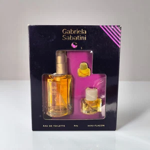 Gabriela Sabatini Juego de Fragancias - EdT 20 ml + Mini 3 ml + Pin Coleccionista - Vintage EMBALAJE ORIGINAL - Imagen 1 de 2