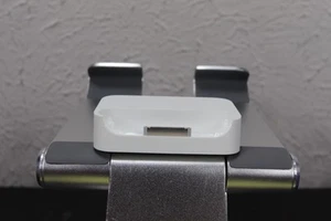 Apple IPhone iPod 1st Generation 30 Pin Dock Charging Base Stand Cradle - Picture 1 of 6