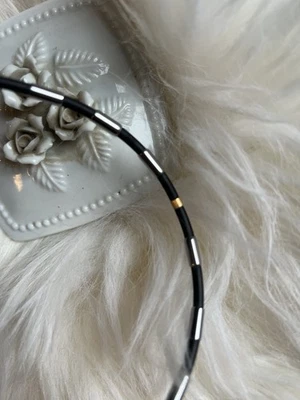 Kautschuk Halskette Halsreif Silber Gold Schwarz Sicherheitsverschl. Geschenk - Bild 1 von 4