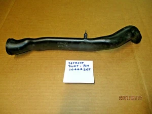 Corvette C6 2008 Model Year Heater Defroster Duct RH 10444267 - Picture 1 of 2