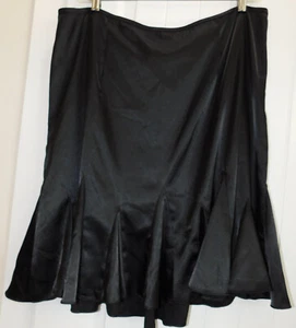 Dressbarn Mujer ELEGANTE Negro Satinado Acampanado Volantes Fondo FALDA 20W - Imagen 1 de 4