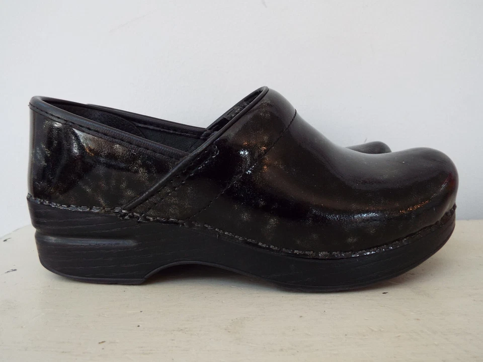 Сабо Dansko черная лакированная кожа блестящее мерцание размер 37/США 6,5 - Изображение 1 из 4