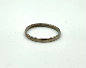 Vintage 925 Signed Sterling Silver Ring - Size 7.5 - Thin Plain Band - Picture 1 of 6