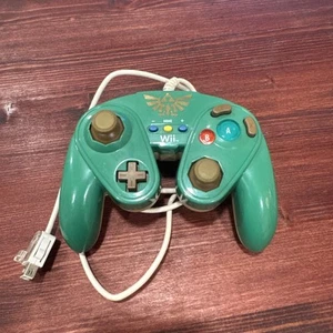Nintendo Wii U Zelda Link Controller Fight Pad Super Smash Bros Green - Picture 1 of 2