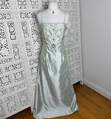 Vestido largo formal romántico con cuentas verde salvia claro Xscape Fairycore noche graduación Foto 1 de 4