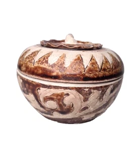 Large Sawankhalok covered pottery box dating to 15th-16th cent AD. - Picture 1 of 11