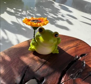 Cute Sunflower Little Frog, Desktop Flower Pot Decoration Ornament Model, Gift - Picture 1 of 4