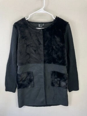 Casaco Love Token feminino pequeno preto pele sintética linha longa abertura frontal fecho de pressão - Imagem 1 de 4