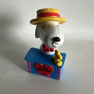 Vintage Whitman's Peanuts Snoopy & Woodstock Kissing Booth Figure Small 3" Tall - Picture 1 of 7