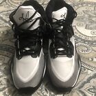 Chaussures de basket-ball de course Nike Kyrie Infinity Smoke & Mirrors blanc noir 16