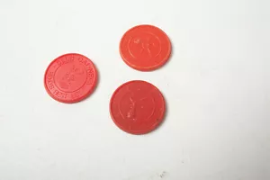 Lote 3 monedas de casino buenas para beber Cal Neva fichas (B9A-22) rojas vintage - Imagen 1 de 6
