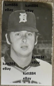 ORIGINAL PRESS PHOTO 1975 DETROIT TIGERS JOE COLEMAN RON MROWIEC - Bild 1 von 2