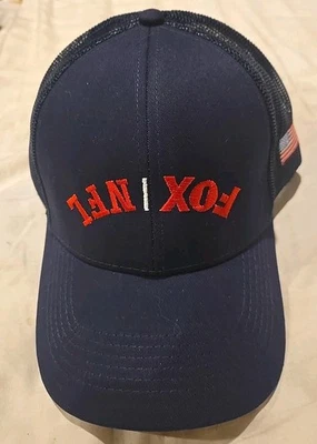 2025 NFL on FOX Giveaway Gorra de Béisbol Gorra Fútbol Red TV Promo ¡Bandera de EE. UU.!  Foto 1 de 4