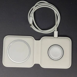 Original Apple MagSafe Duo Charger for Apple Watch, Airpods or iPhone MHXF3AM/A - Photo 1 sur 4