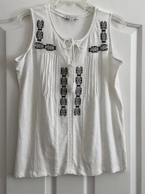 Studio Works Women's White Sleeveless Top Embroidered  Sz M NWT Foto 1 de 4