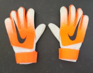 Nike JR. Jugend Fußball Match Handschuhe Größe 6 Neon Orange Schwarz Kine Logo - Bild 1 von 3