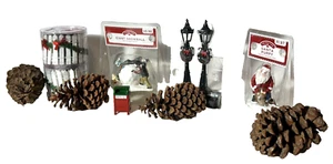 Christmas Village Zubehör 2 Rollen weiß Lattenzaun 2 beleuchtete Lichtpfosten - Bild 1 von 7