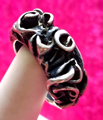 Anillo de banda de diseño de pergamino de plata esterlina grueso hecho por artista de colección 16,6 G tamaño 7 1/2 Foto 1 de 4