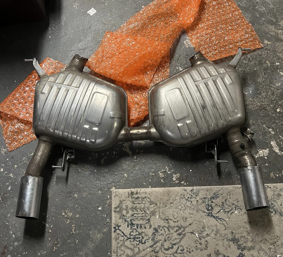 07-13 OEM BMW E90 E92 E93 335i Performance Silenciador de escape N54 N55 Foto 1 de 1