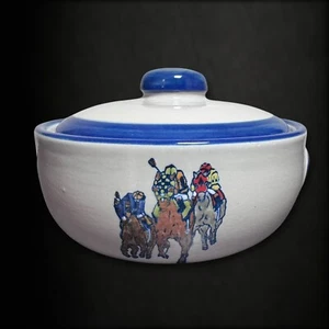 LOUISVILLE STONEWARE 2-QT Covered Casserole DAY AT THE RACES 2022 EUC POTTERY - Picture 1 of 17