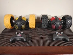 NEUE HELLE TUMBLE BEE RC LEUCHTEND GELB UND ROT DREHT SICH & ROLLT! ZWEI FERNBEDIENUNGEN - Bild 1 von 9