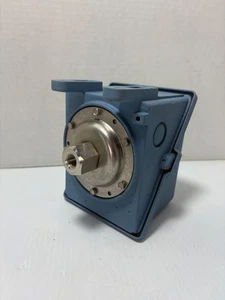 United Electric Controls Pressure Switch J402-555 9983 | 0–100 PSI | Type J402 - Picture 1 of 3