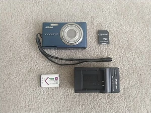 Nikon Coolpix S560 10.0 MP Blue Digital Camera Tested + Works - Picture 1 of 12