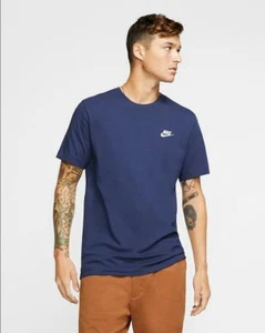 Nike Camiseta Ropa Deportiva Club, Hombre - 410 (Medianoche Marino/Blanco) - Imagen 1 de 5