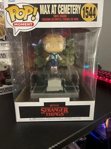 Funko Pop! Moments: Stranger Things - Max at Cemetery - Walmart (Exclusivo)... - Imagen 1 de 4