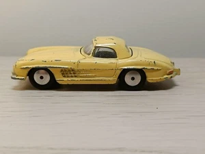 Corgi Toys 304 Mercedes-Benz 300SL *all yellow* - Picture 1 of 8