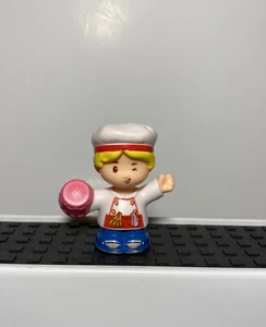 Fisher Price Little People EDDIE NIÑO RUBIO CHEF PANADERO COCINERO COCINA en DELANTAL - Imagen 1 de 4