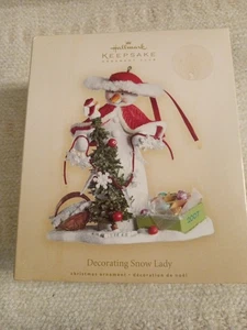 2007 HALLMARK KEEPSAKE DECORATING SNOW LADY ORNAMENT - Picture 1 of 4
