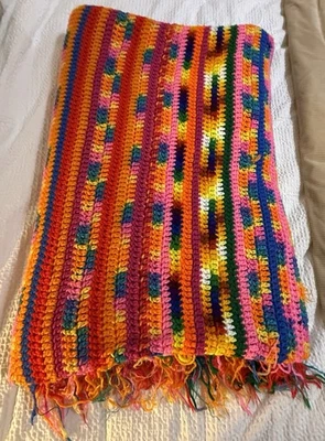 Manta multicolor brillante de ganchillo afgano de colección Southwestern 66 x 105 flecos Foto 1 de 4