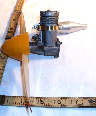 FOX 35 ENGINE FOR GAS AIRPLANE WITH EXHAUST & PROP - Image 1 of 3