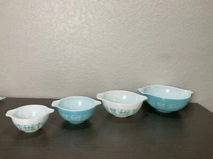 Set of 4 Vintage Pyrex Turquoise Blue Amish Butterprint Mixing Bowls 1960s - Picture 1 of 10