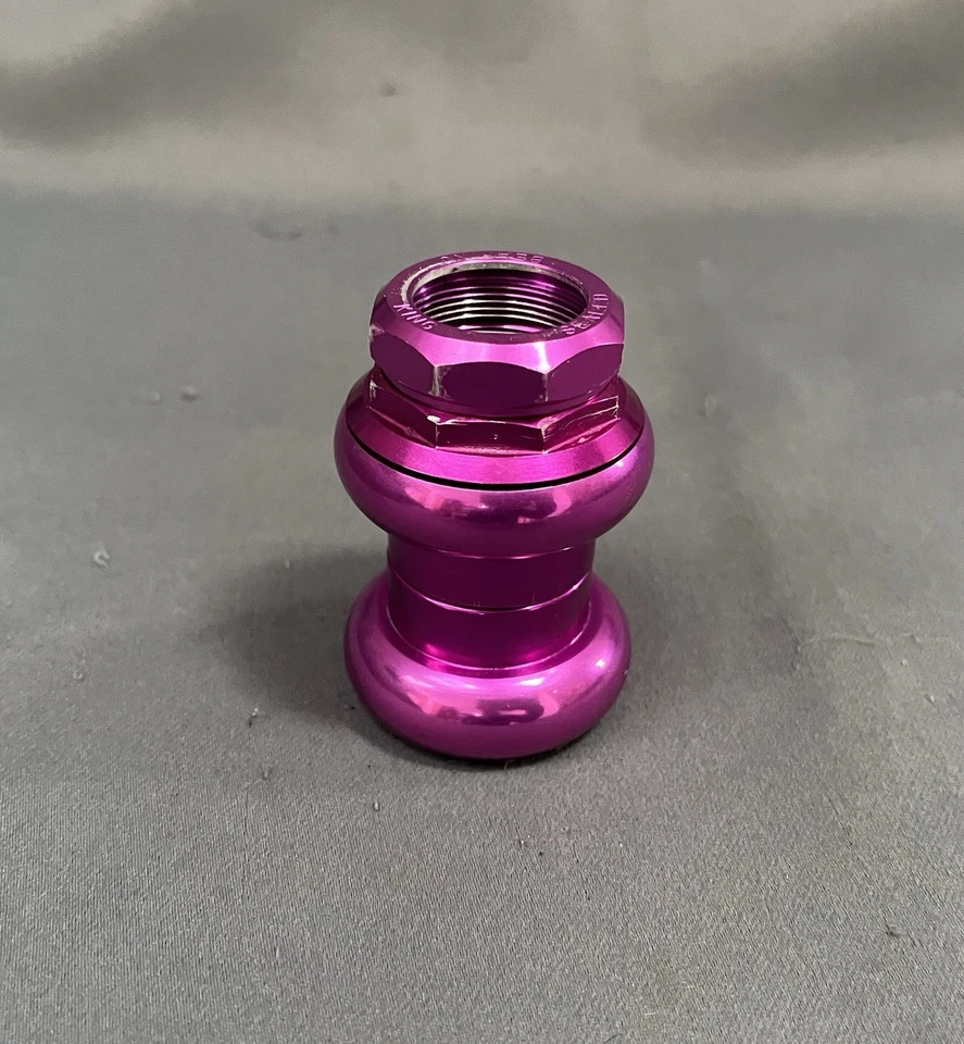 Chris King GripNut fone de ouvido sem logotipo 1" rosca 3D violeta 110g - Imagem 1 de 4